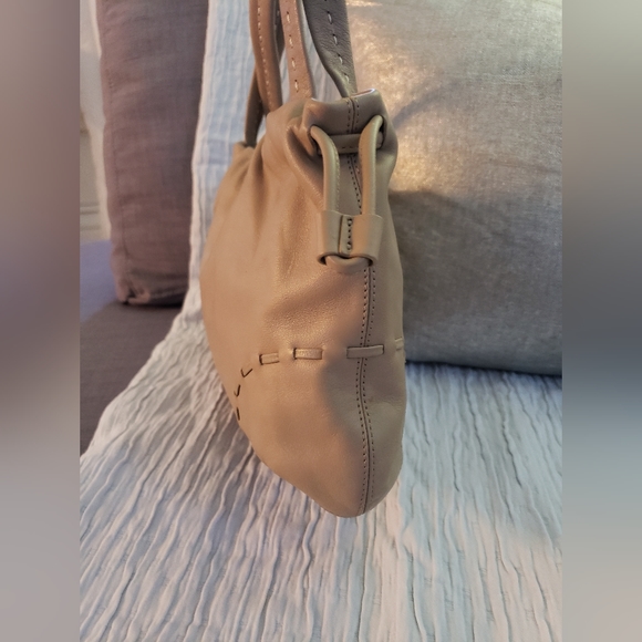 Ann taylor tan half moon leather bag..magnetic closure - Picture 10 of 15
